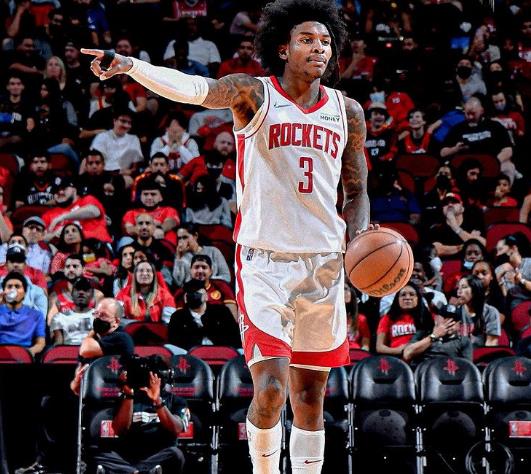 雄鹿队主力球员状态火爆引领全队取胜视频